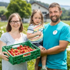 teaserbild-migros-luzern-1800x1013px-erdbeeren-jonas-boog-2