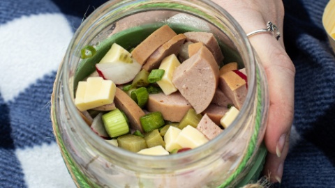 2024_06_Grill_Sommer_Bio_Wurst_Käse_im_Glas