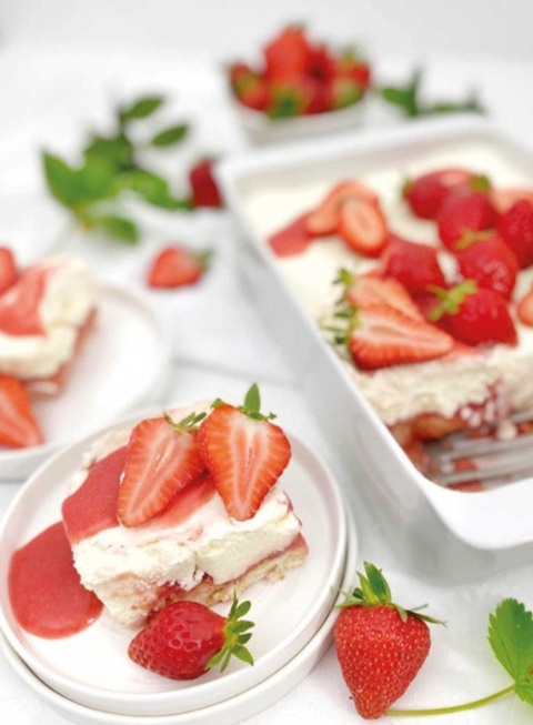 1140x1550-card-slider-erdbeertiramisu-foodwerk