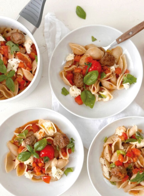 1140x1550-card-slider-foodwerk-ch-pasta-caprese